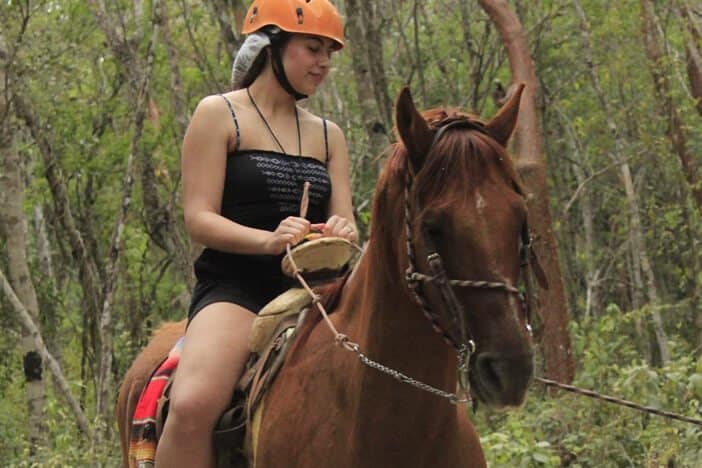 רכיבה על סוסים בג'ונגלים מקסיקו